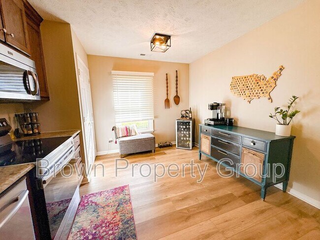 Building Photo - 5813 Bacarro Pl