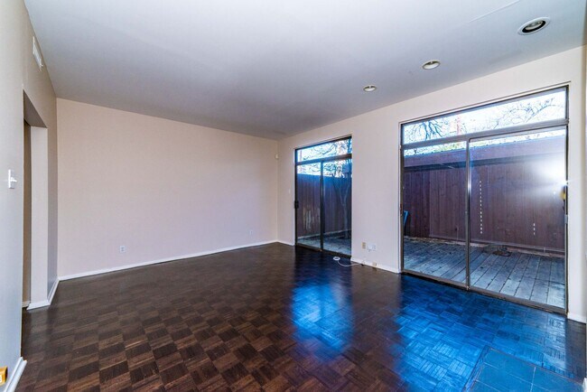 Foto del edificio - 3 Bedroom in Alamo Heights