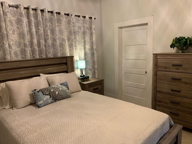 Foto del edificio - MOVE IN SPECIAL 3BR 2BA HOUSE Capital Heig...