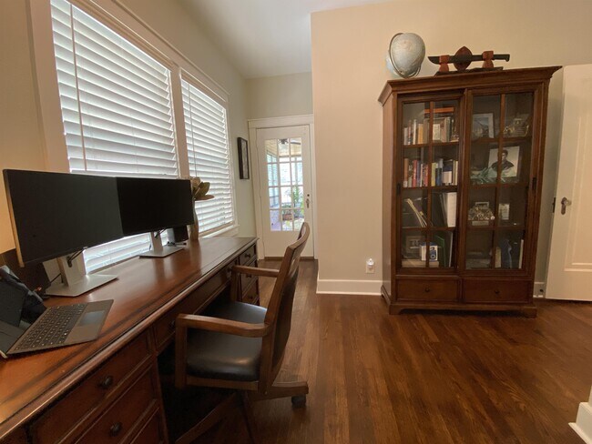 Foto del edificio - 107 W Ridgewood Ct