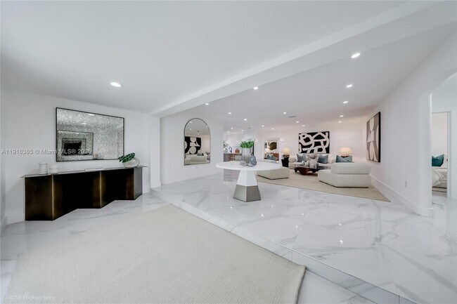 Foto del edificio - 871 NE 81st St