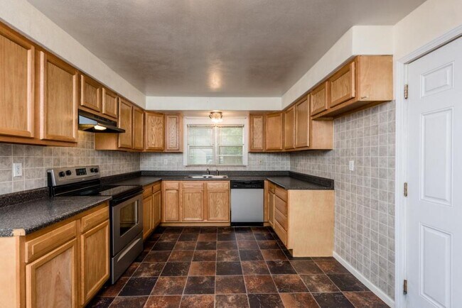 Building Photo - 401 Oliver Lee