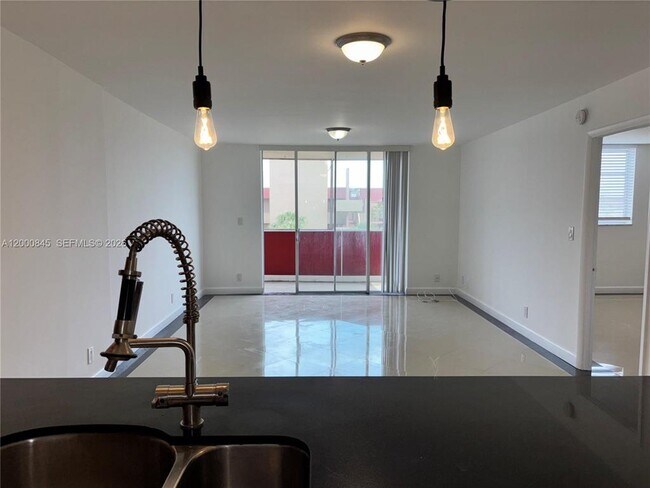 Foto del edificio - 403 NW 68th Ave