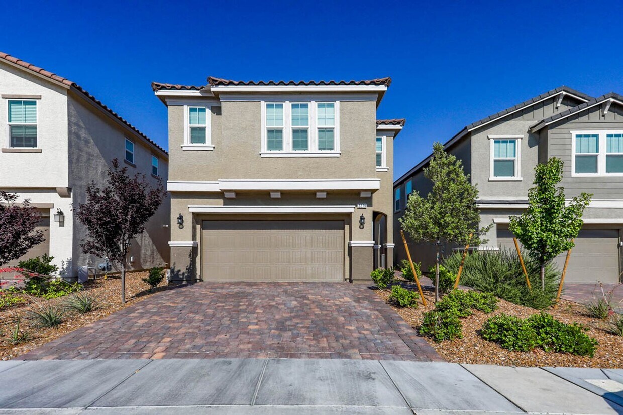 Primary Photo - 5 Bedroom Home In Inspirada With Bed And F...
