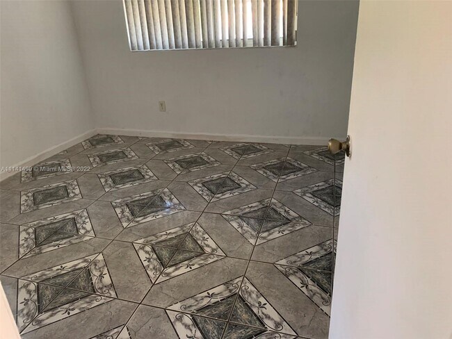 Foto del edificio - 250 NE 118th Terrace