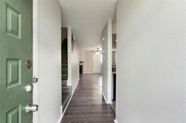 Building Photo - 8704 Victorian Village Dr