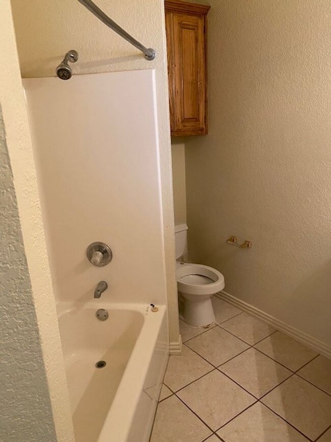 Foto del edificio - 3 BEDROOM 2 BATH 2 CAR GARAGE