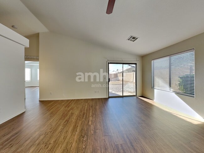 Foto del edificio - 2416 S 82nd Ave