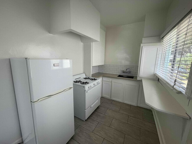 Foto del edificio - 240 S Reeves Dr