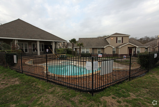 Building Photo - Creekside Terrace Apartments