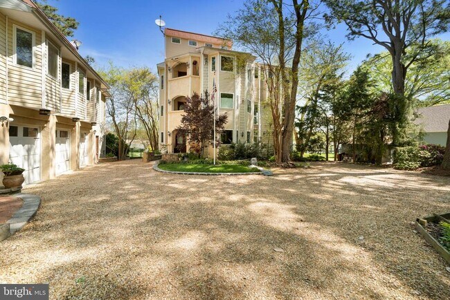 Foto del edificio - 12330 Potomac View Rd
