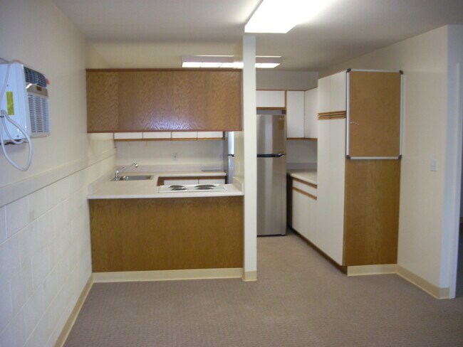Building Photo - Manoa 2/2/1+