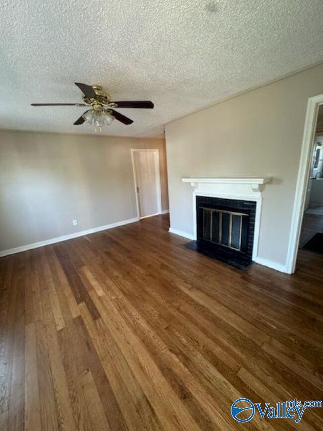 Foto del edificio - 3902 Birch Ave SW