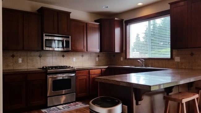 Building Photo - Beautiful 4 bed 2.5 bath in Kenmore, minutes to HWY 522/Burke-Gilman Trail