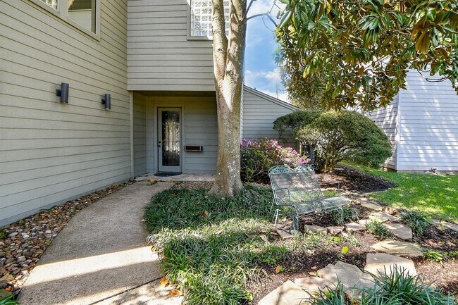 Building Photo - 1301 Spring Oaks Cir