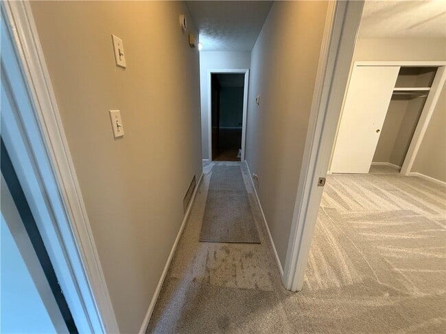 Building Photo - 3155 Oak Dr