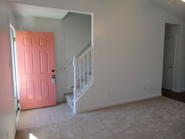 Building Photo - 3 bedrooms, 3 FULL baths!