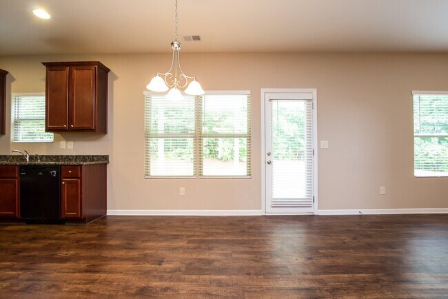 Foto del edificio - 251 Chandler Bluff Ct SE