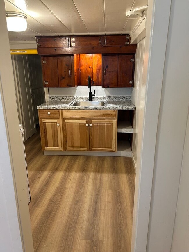 Building Photo - 1 bedroom/ 1 bath apartment