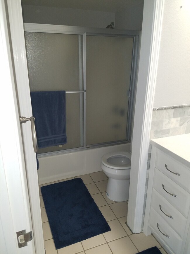 Building Photo - Gorgeous 2 bed 2 bath nestled in heart of Mission Viejo