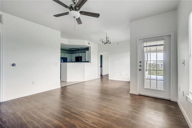 Building Photo - 2320 Gracy Farms Ln