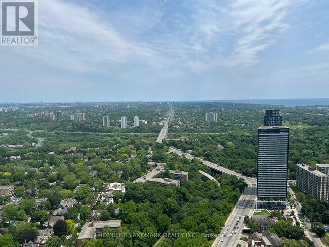 Building Photo - 395 Bloor St E