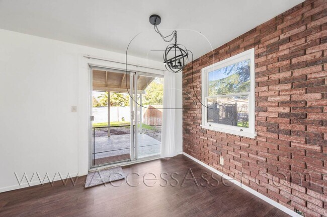 Foto del edificio - Serene 2 Bed / 1 Bath Home Situated in a B...