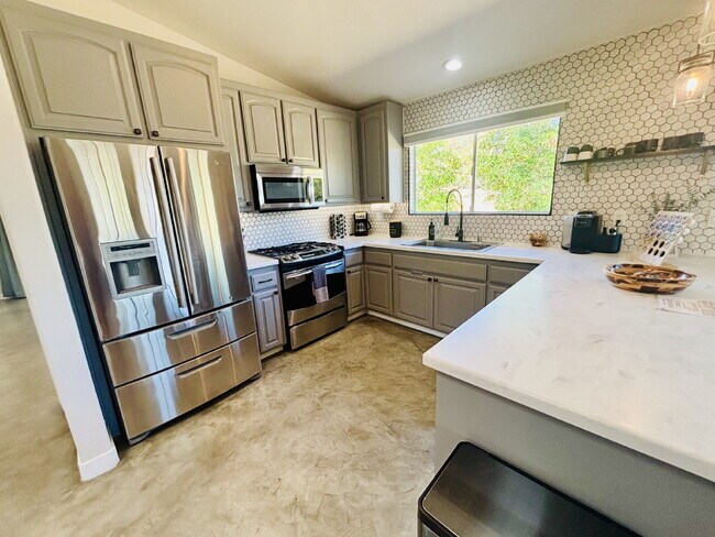 Building Photo - Rare Opportunity for Spacious, Modern Sout...