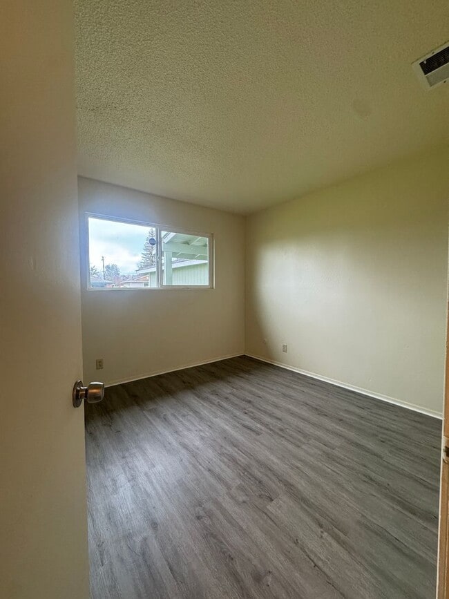 Building Photo - Charming 3 Bedroom, 2 Bathroom Located in Rancho Cordova.
