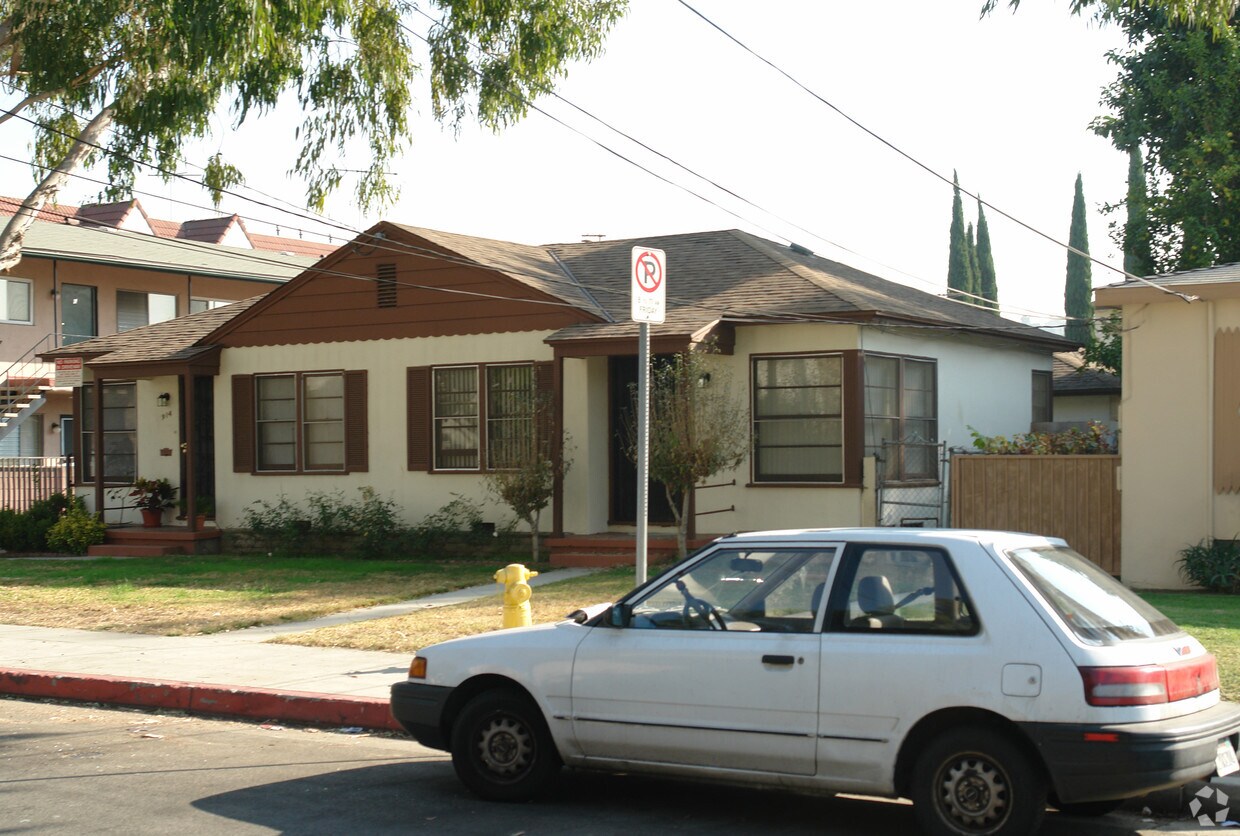 Foto del edificio - 914 E Acacia Ave