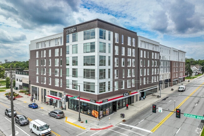 Building Photo - 2700 Lincoln