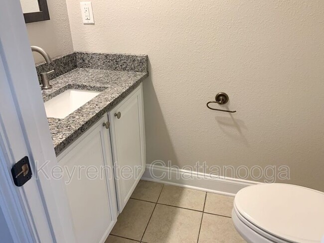 Foto del edificio - 1121 Maple Tree Ln