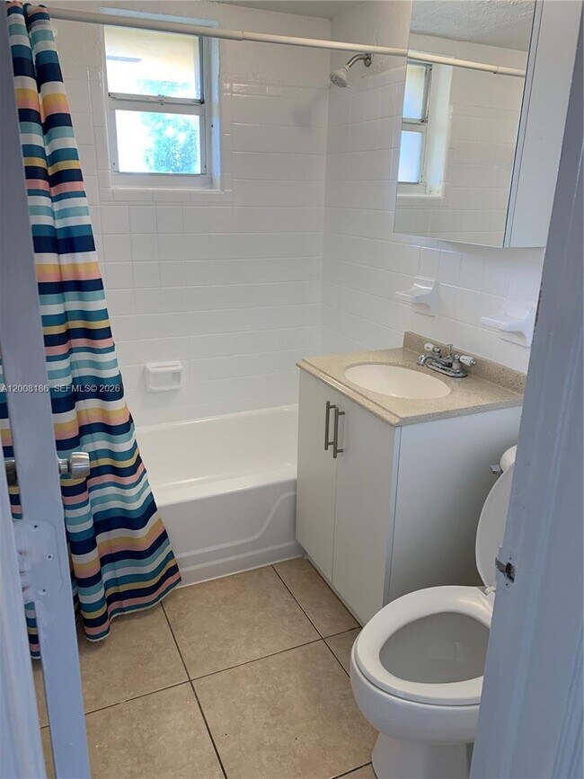 Building Photo - 241 S Royal Poinciana Blvd