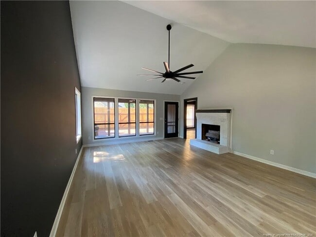 Building Photo - 517 Apple Ln