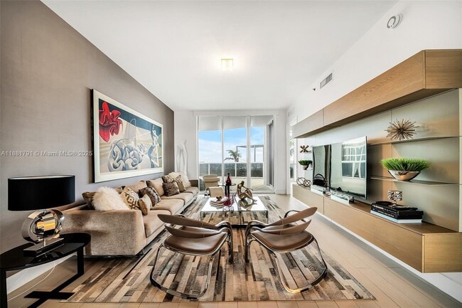 Foto del edificio - 15901 Collins Ave