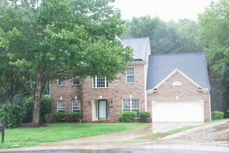 Building Photo - 733 Meadow Lake Dr