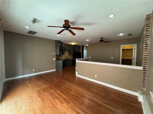 Foto del edificio - 21 E Center St