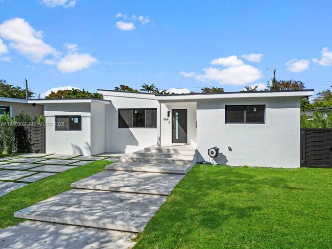 Foto del edificio - 5841 SW 13th St