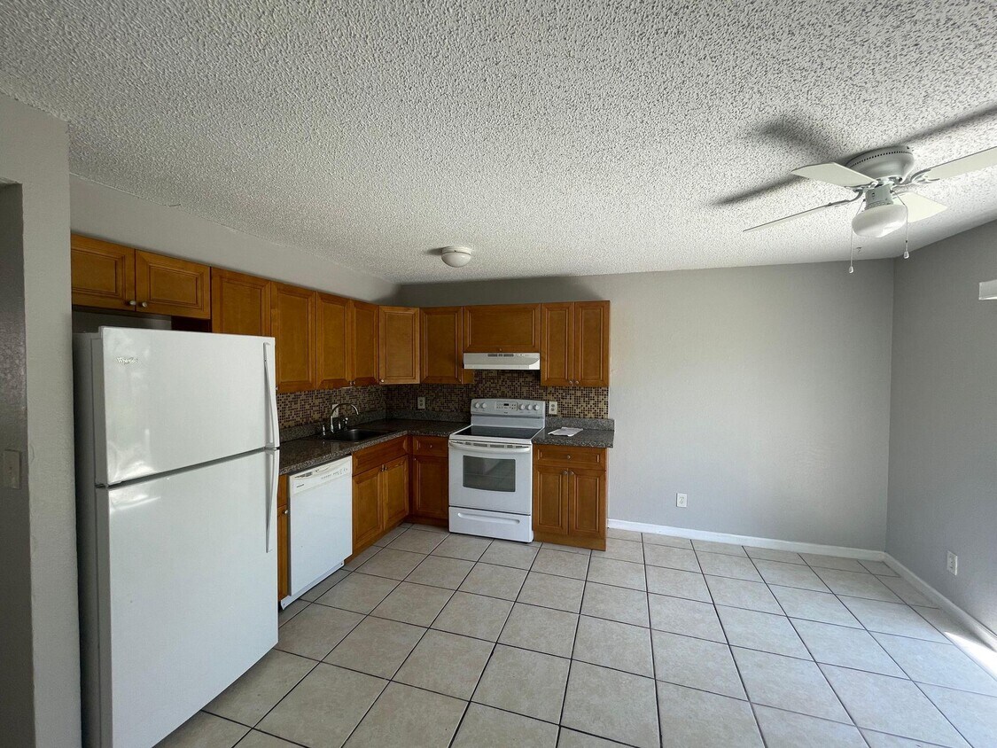 Primary Photo - 3507 Coral Springs Dr