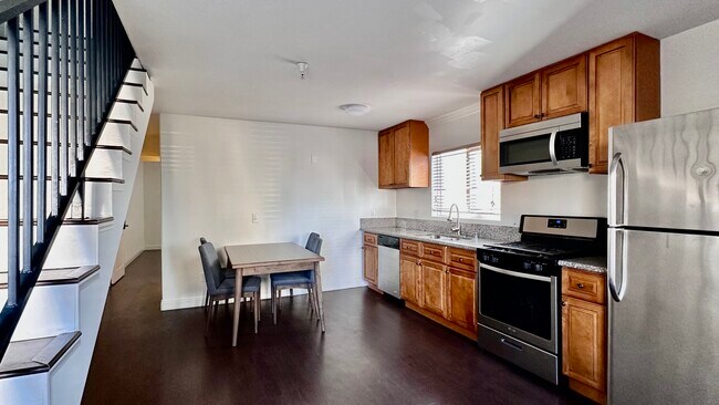 Building Photo - 1360 W 24th St