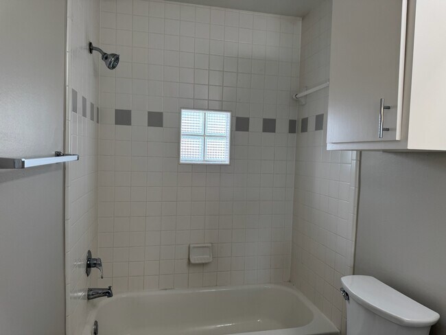 Foto del edificio - 9716 Linkmeadow Ln