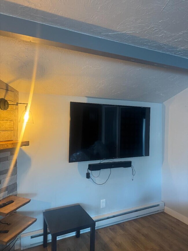 Building Photo - 308 Garnet St