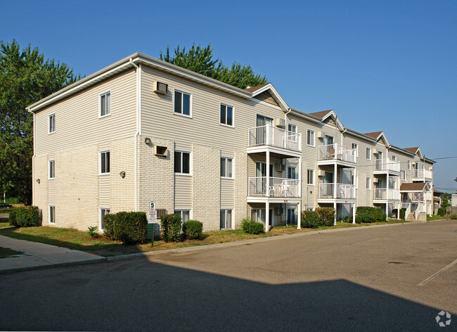 Building Photo - Silver Lake Commons