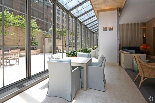Foto principal - 336 W 39th St