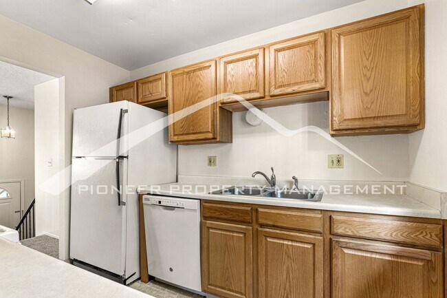 Foto del edificio - Lovely Home With Spacious Fenced Back Yard...