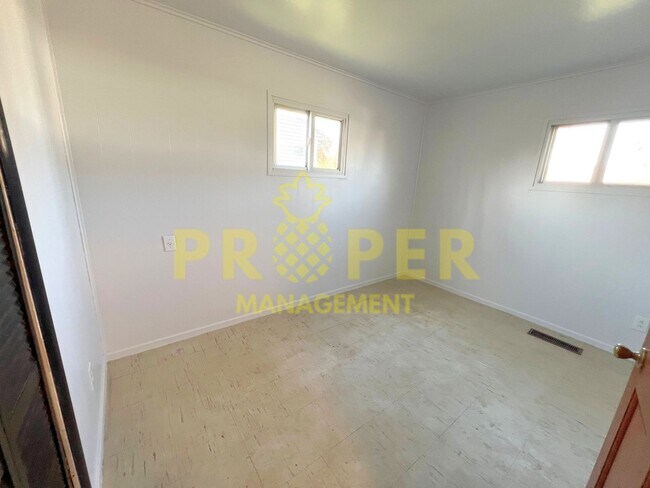 Building Photo - 3 bedrooms 1 bathroom ranch style house