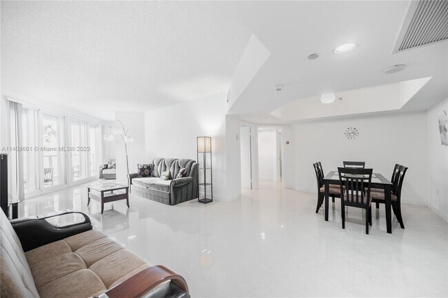 Building Photo - 16445 Collins Ave