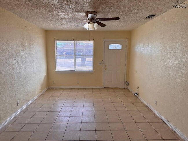 Foto del edificio - 1612 Phoenix Dr