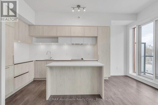 Building Photo - 2 Steckley House Ln