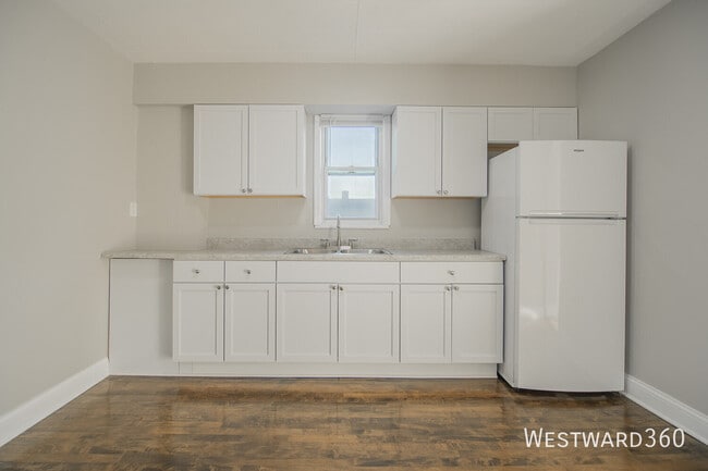 Building Photo - 4011 Elm St